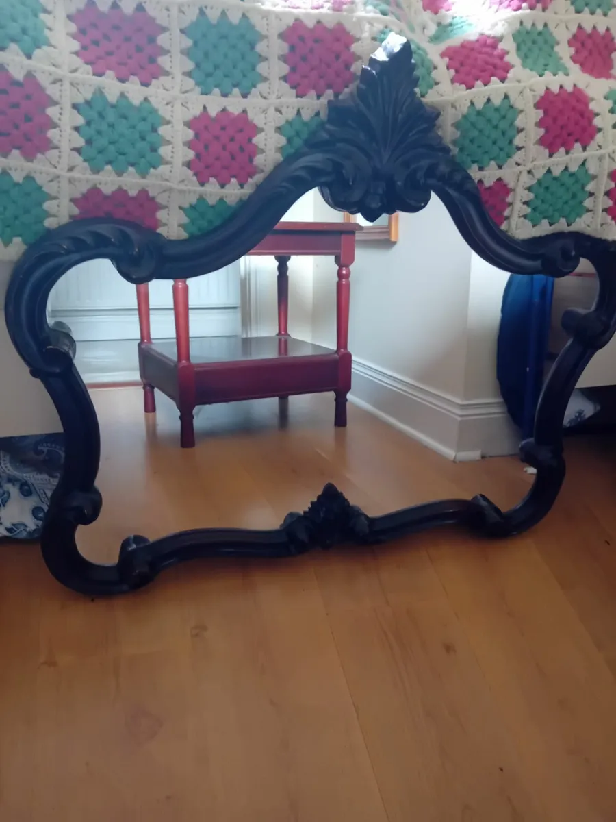 Mirror ,  occasional table. - Image 2