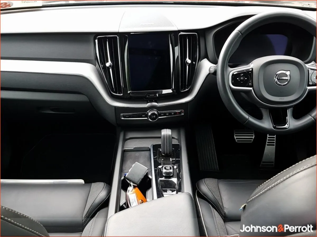 Volvo XC60 T6 350bhp R-design AWD (adaptive Cruis - Image 3