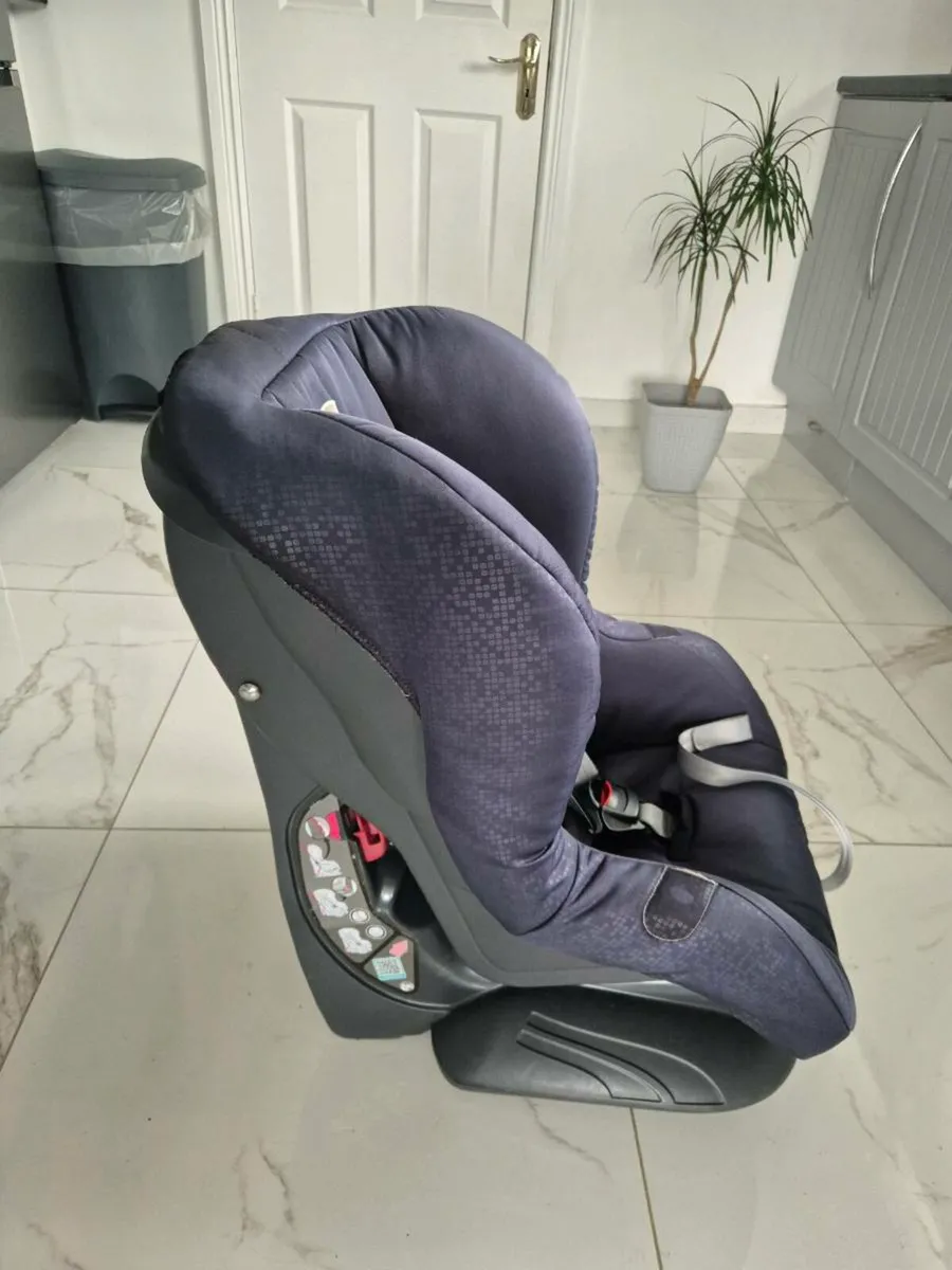 Car seat - Image 1