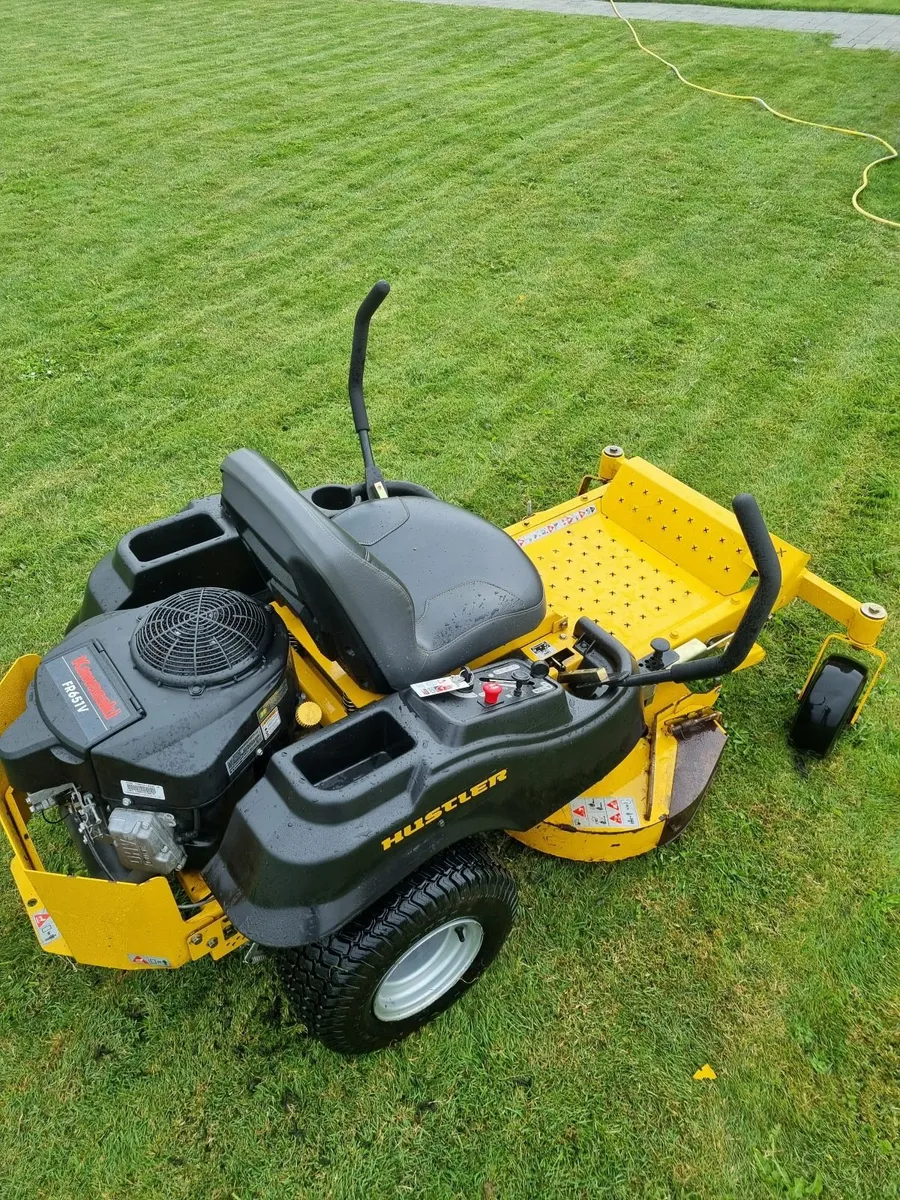 Hustler Raptor X 42” Zero-Turn Mower - Image 2