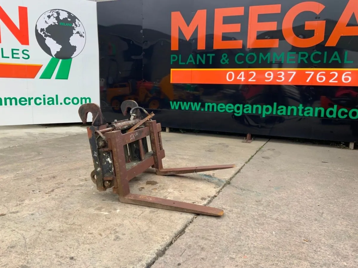 WHEELED LOADER Q/HITCH FORK CARRIAGE...3932 - Image 2