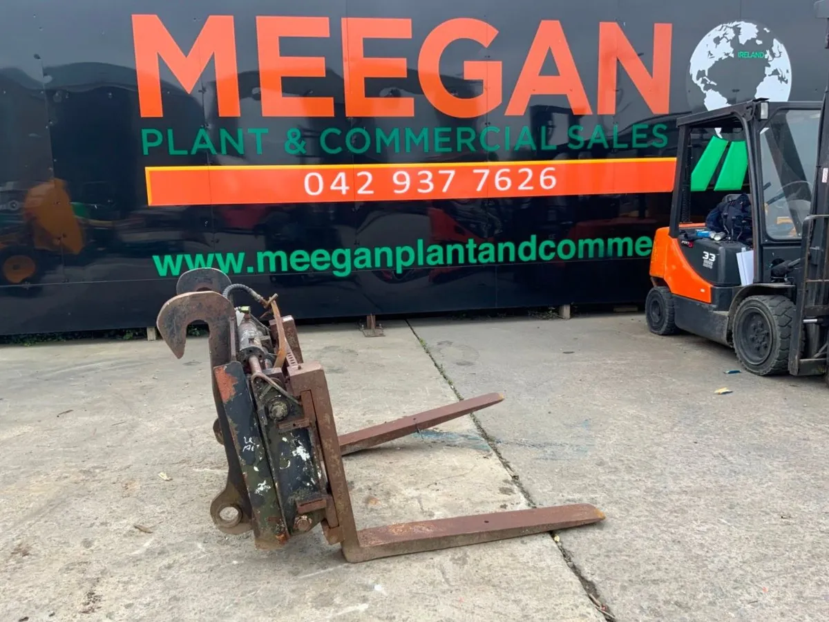 WHEELED LOADER Q/HITCH FORK CARRIAGE...3932 - Image 3