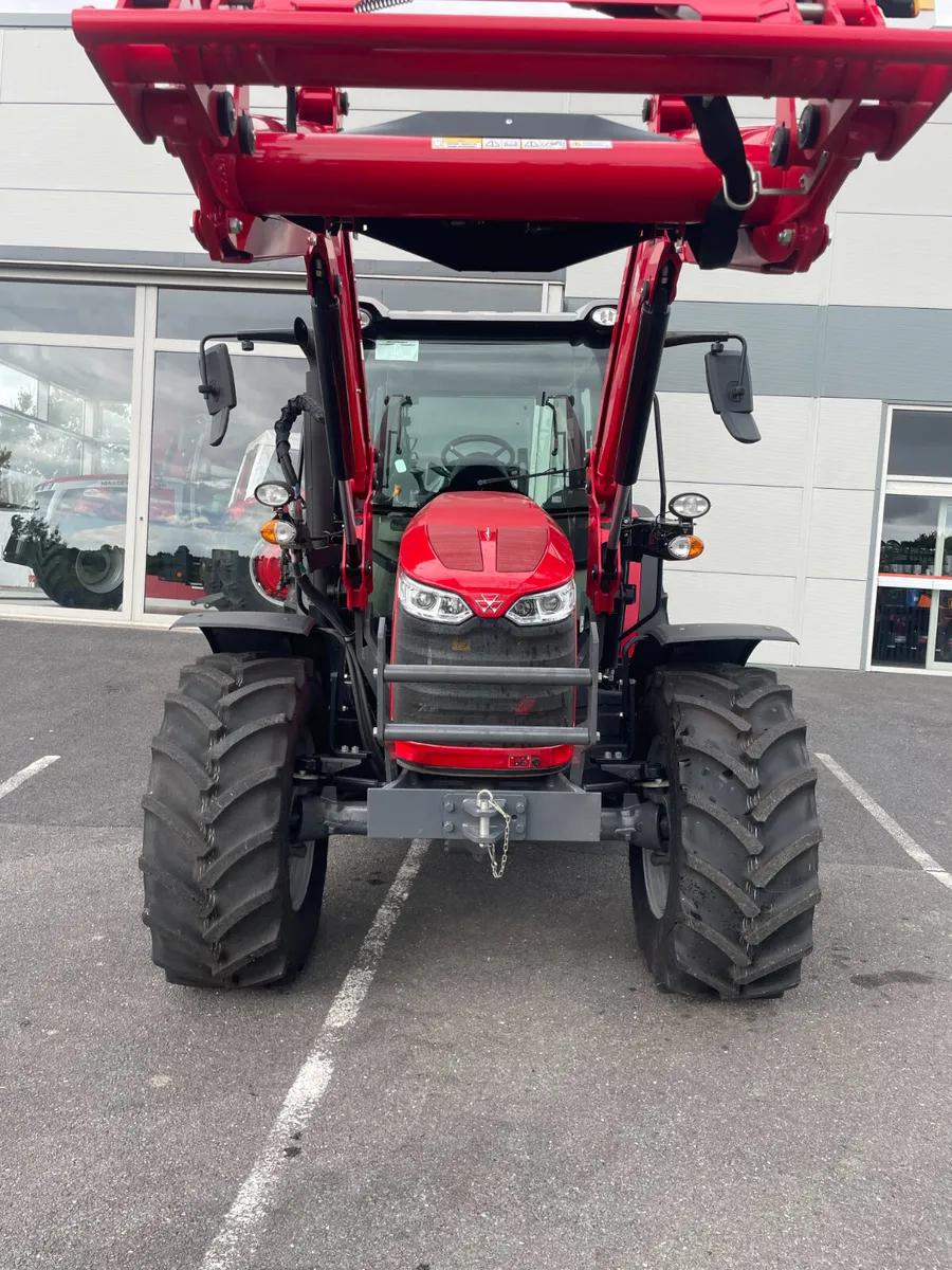 New Massey Ferguson 5711M - Image 2