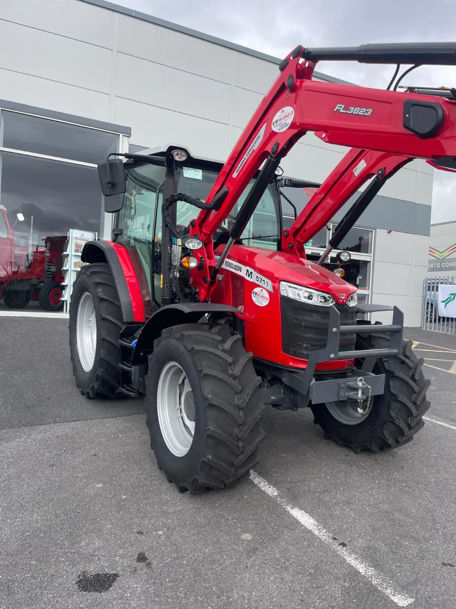 New Massey Ferguson 5711M - Image 3