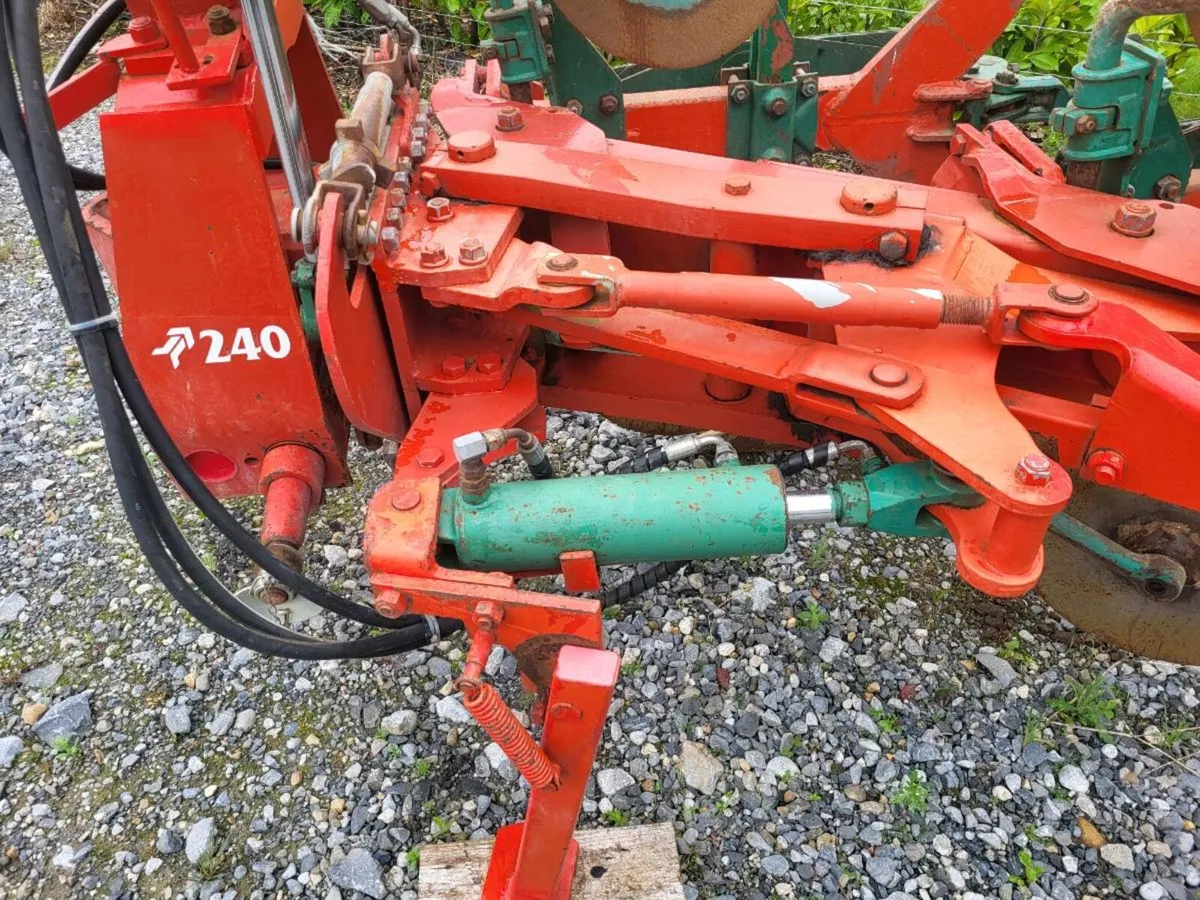 Kverneland 5 furrow rev plough - Image 4