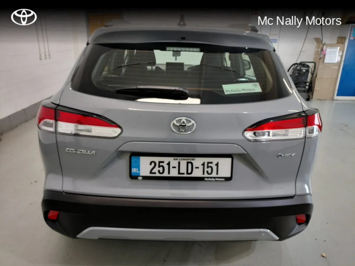 Toyota Corolla Cross 1.8 LUNA HYBRID DEMO CAREPACK - Image 4