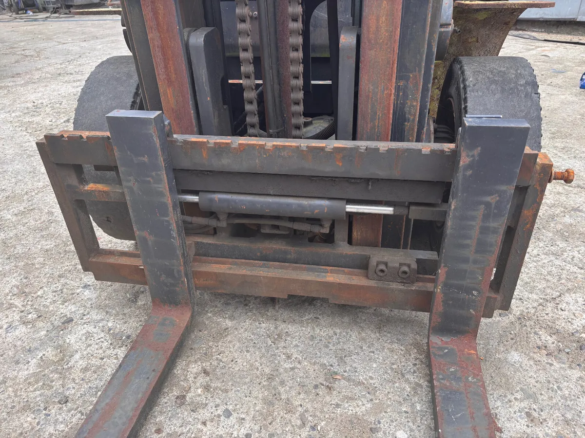 2014 3 Ton Clark Forklift - Image 2