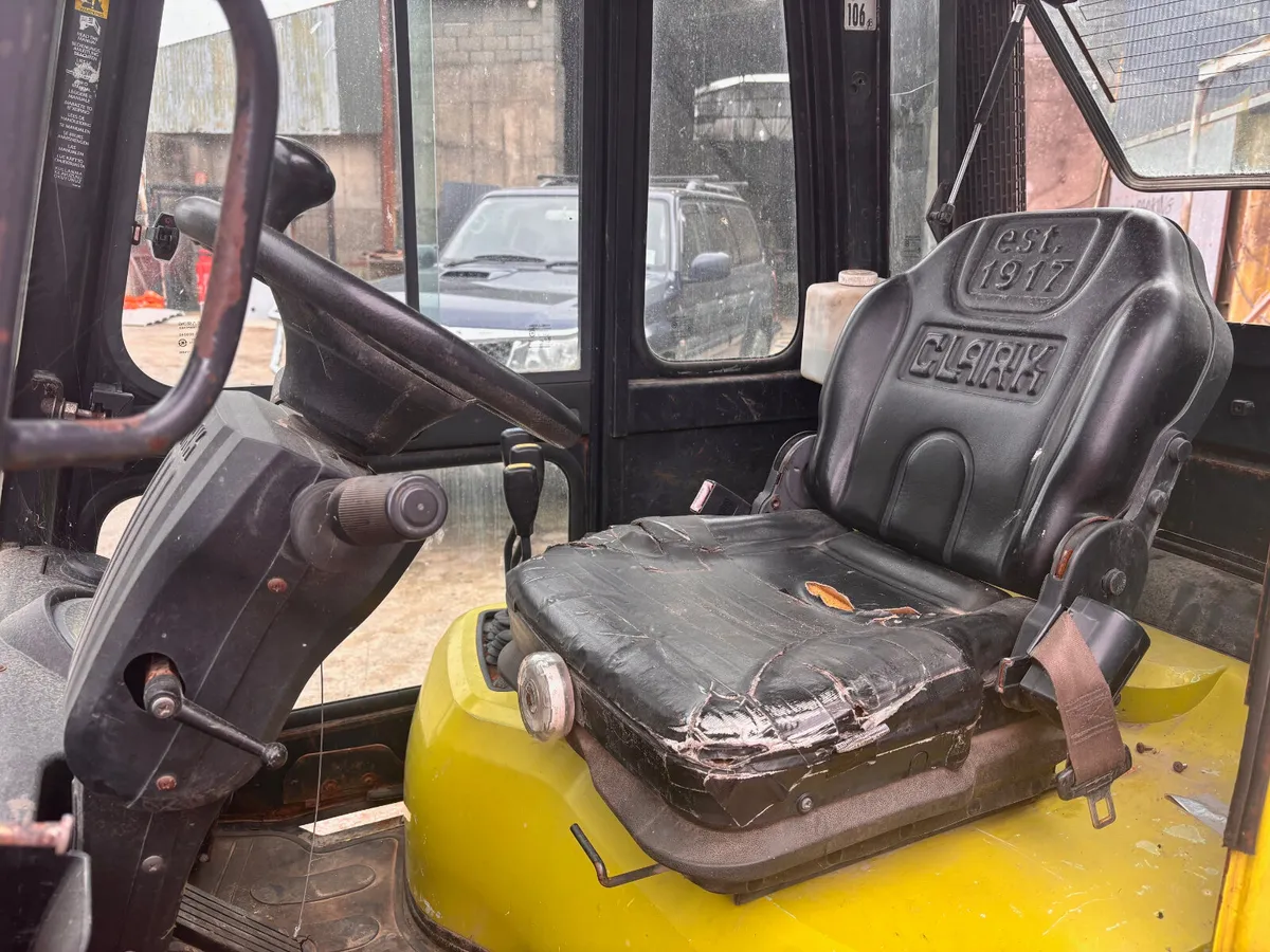 2014 3 Ton Clark Forklift - Image 3
