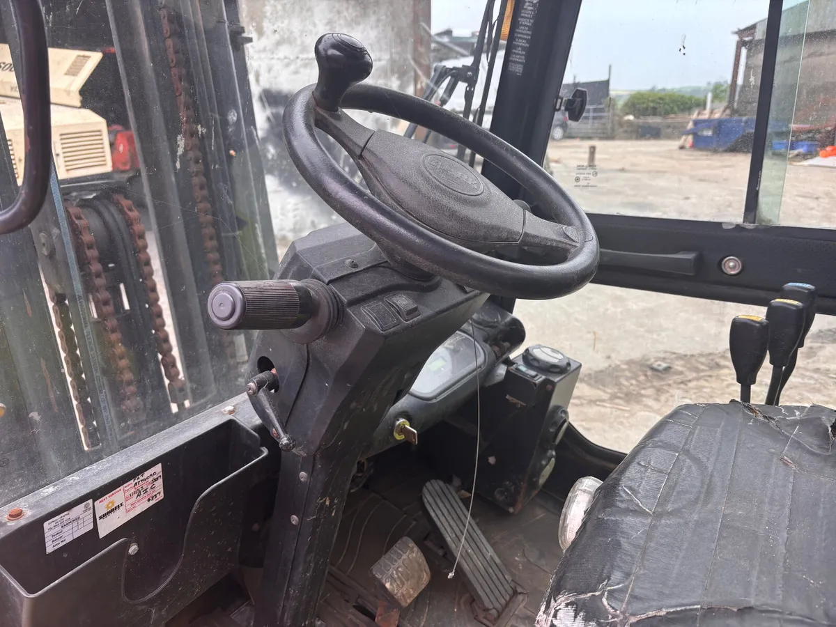 2014 3 Ton Clark Forklift - Image 4