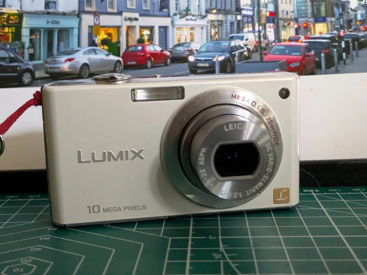 Panasonic Lumix FX37 10MP CCD🌈 📸 Leica lens💥 - Image 1