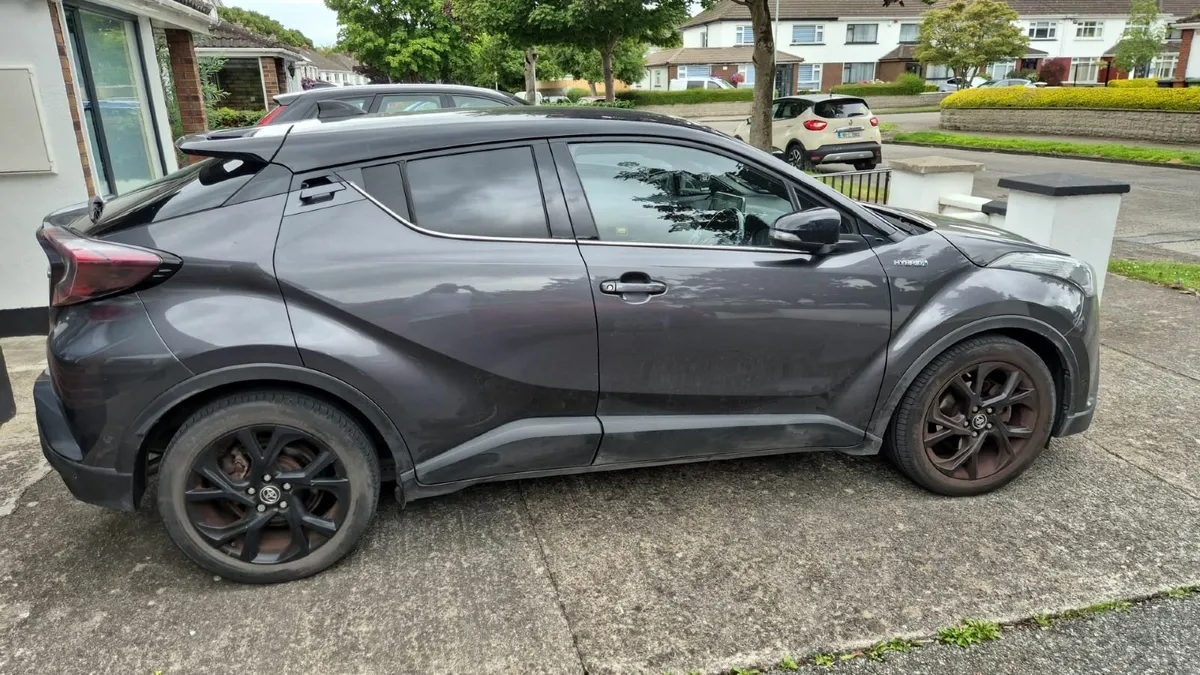 Toyota C-HR 2019 *High Spec* - Image 2