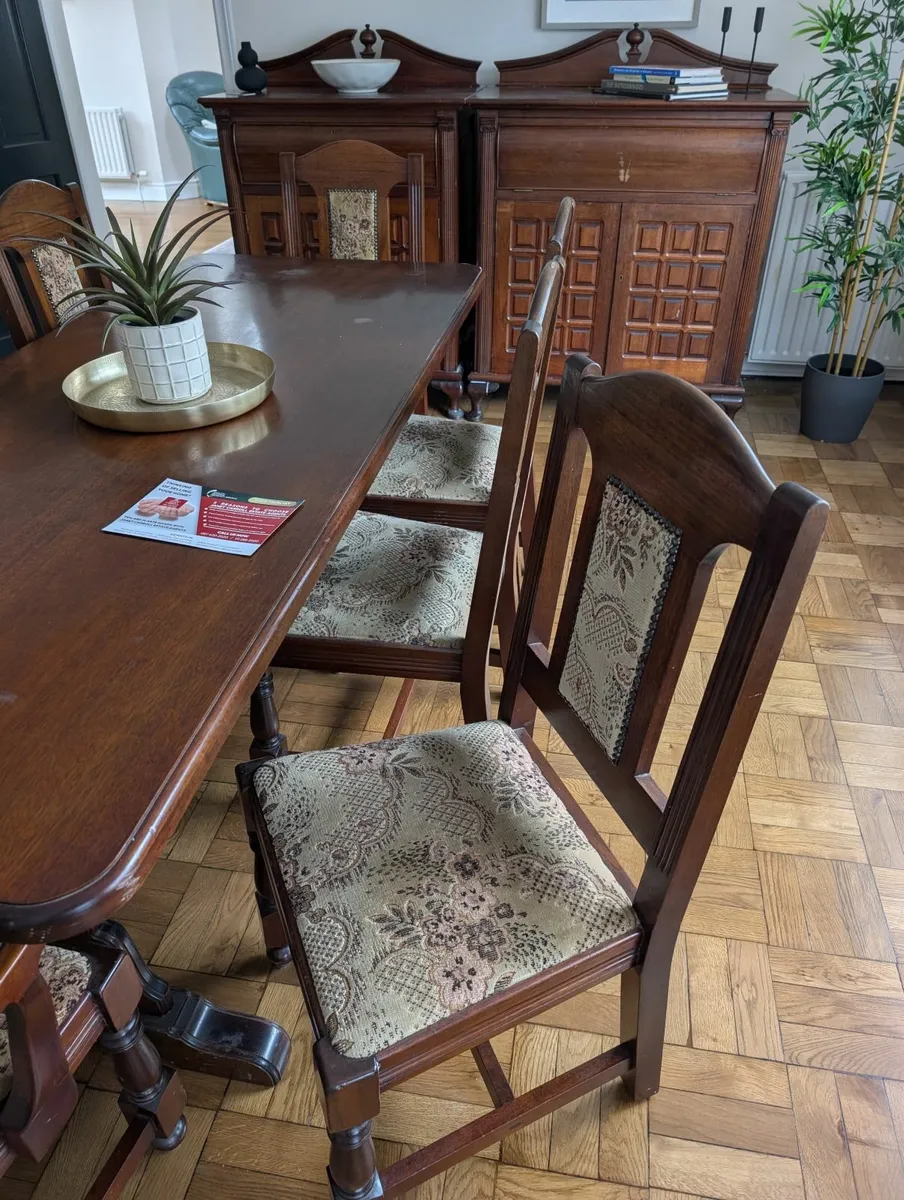 . Mahogany Dining room table and 8 chairs - Image 2