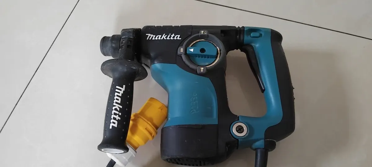 Makita HR2811F Sds+ 3 Mode 110v - Image 1