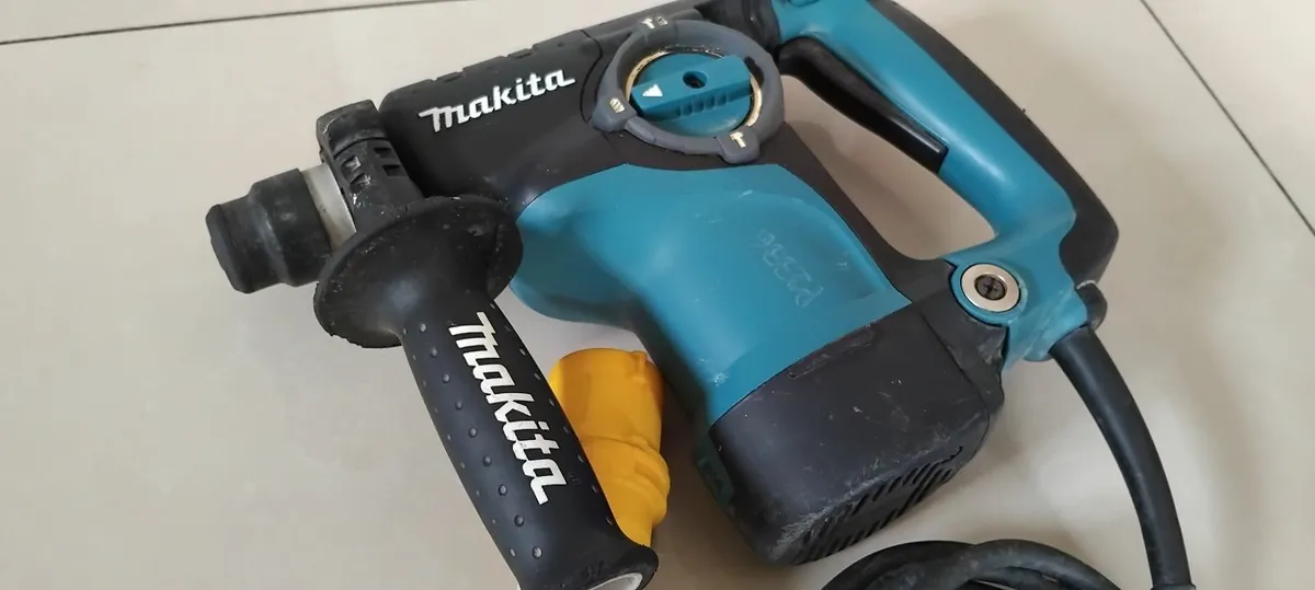 Makita HR2811F Sds+ 3 Mode 110v - Image 2