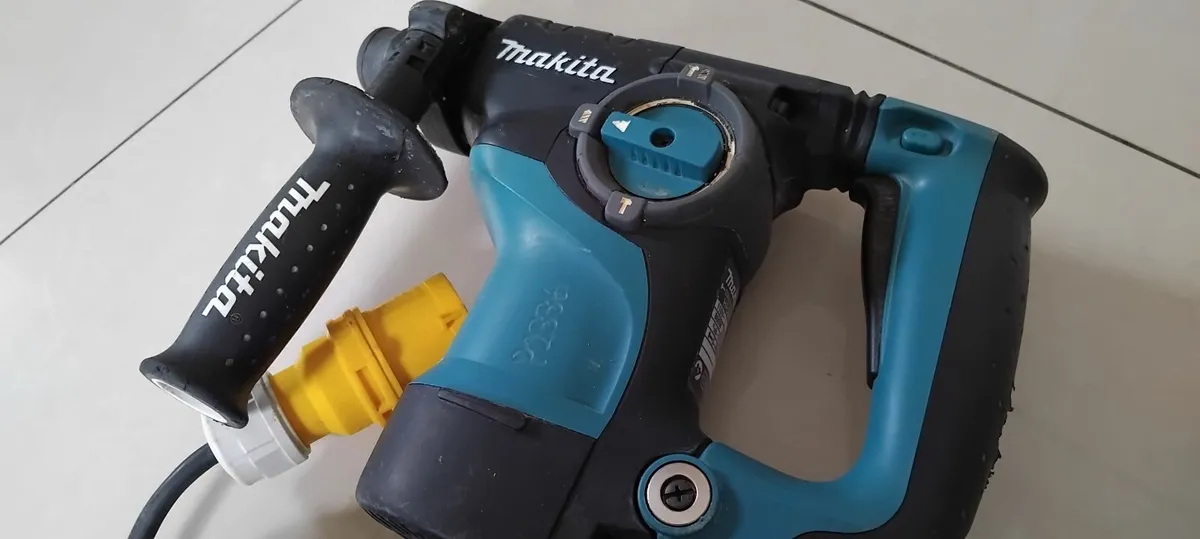 Makita HR2811F Sds+ 3 Mode 110v - Image 3