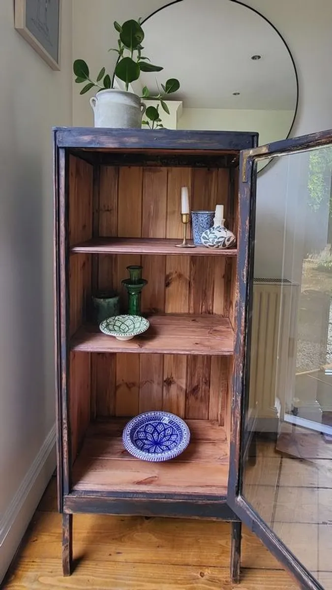 Vintage display cabinet - Image 1