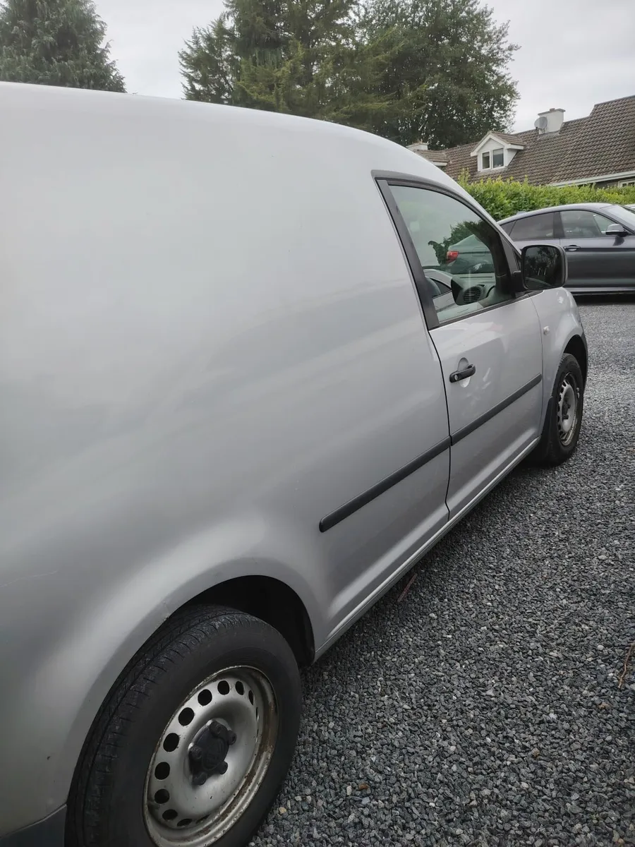 Volkswagen Caddy 2014 - Image 2