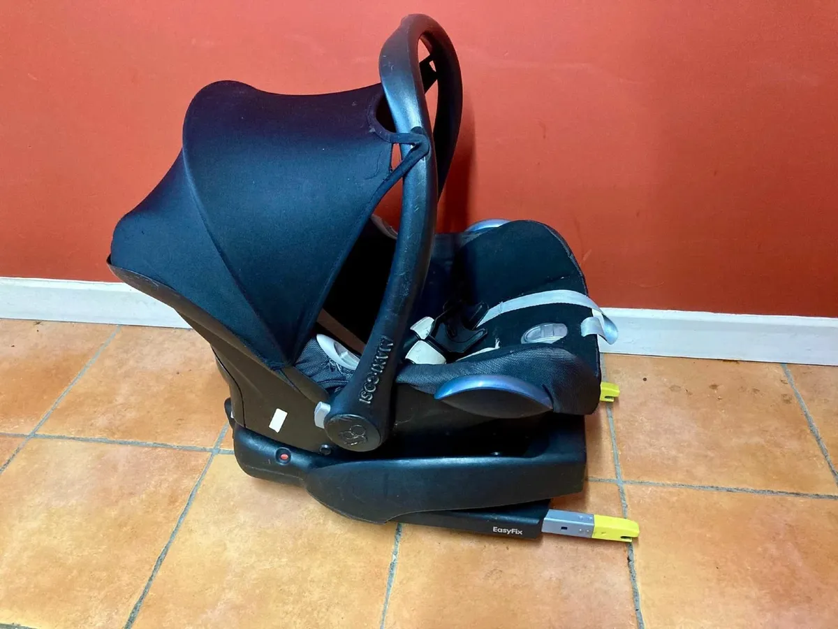 Maxi-Cosi Infant Car Seat + ISOFIX Base & Adaptors - Image 4