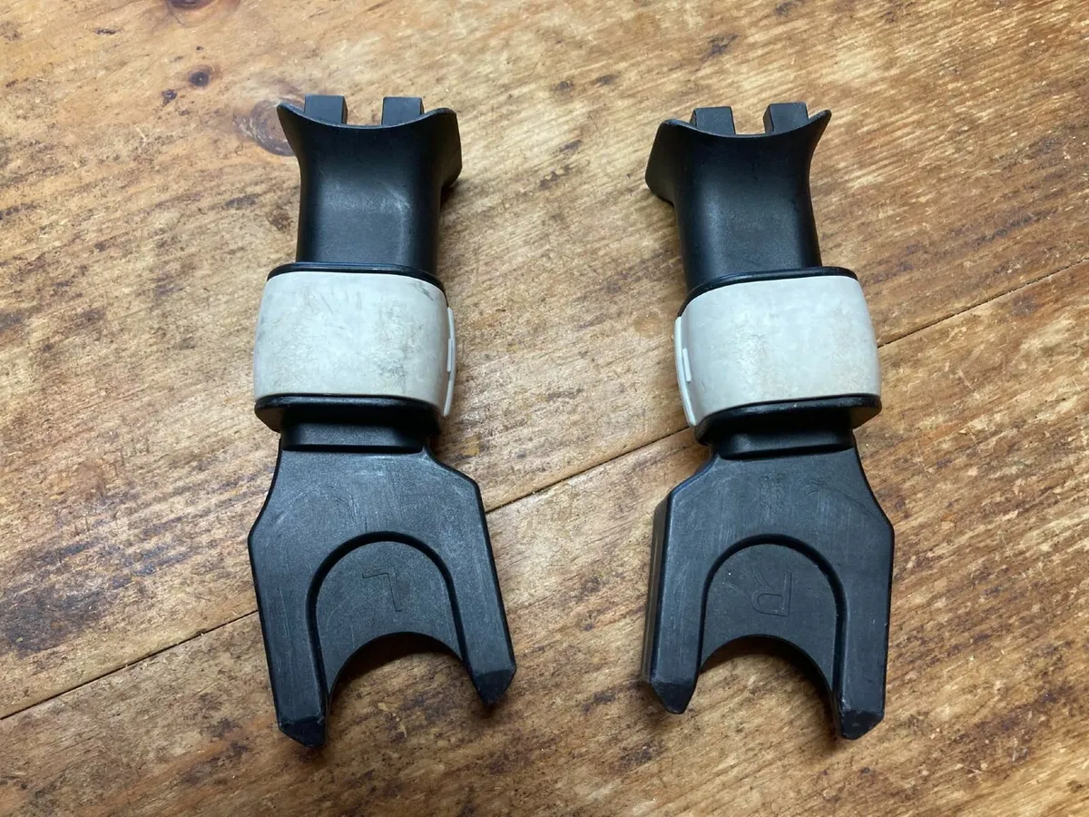 Maxi-Cosi Infant Car Seat + ISOFIX Base + Adapters - Image 2