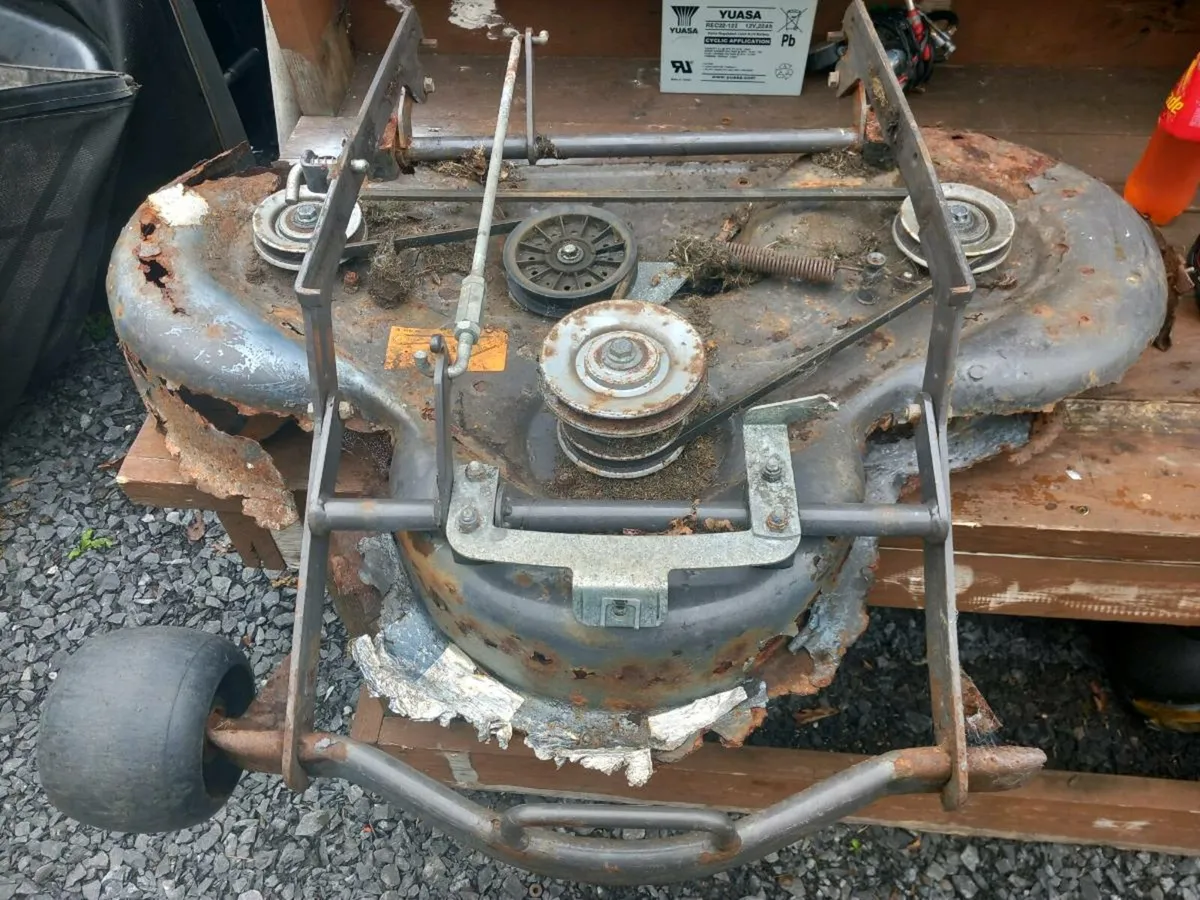 Ride on lawnmower - Image 3