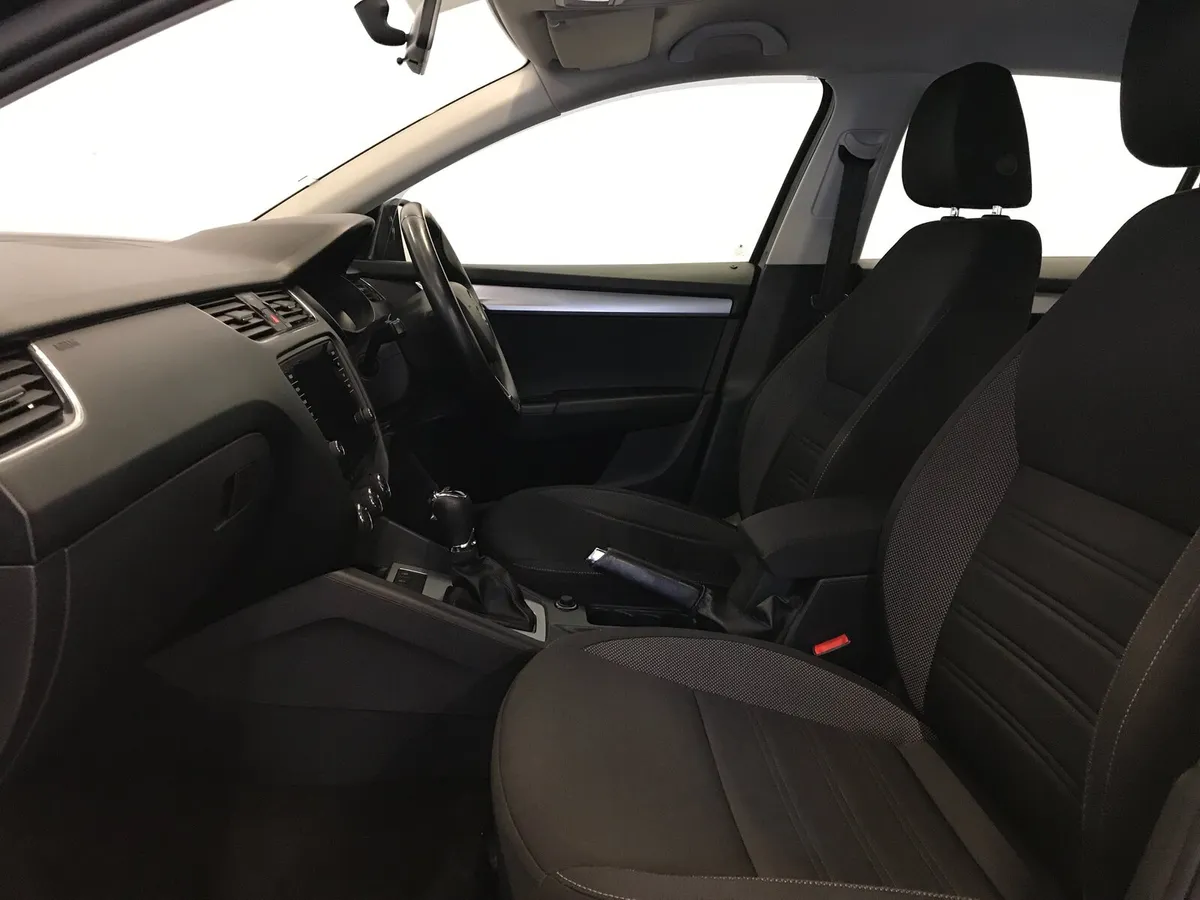 Skoda Octavia Ambition 1.6 TDI DSG - Image 3