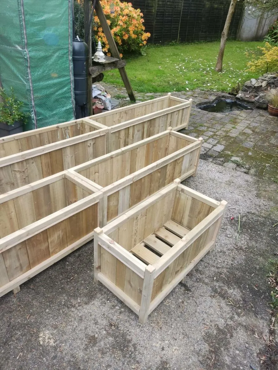 Wooden garden planter - Image 1
