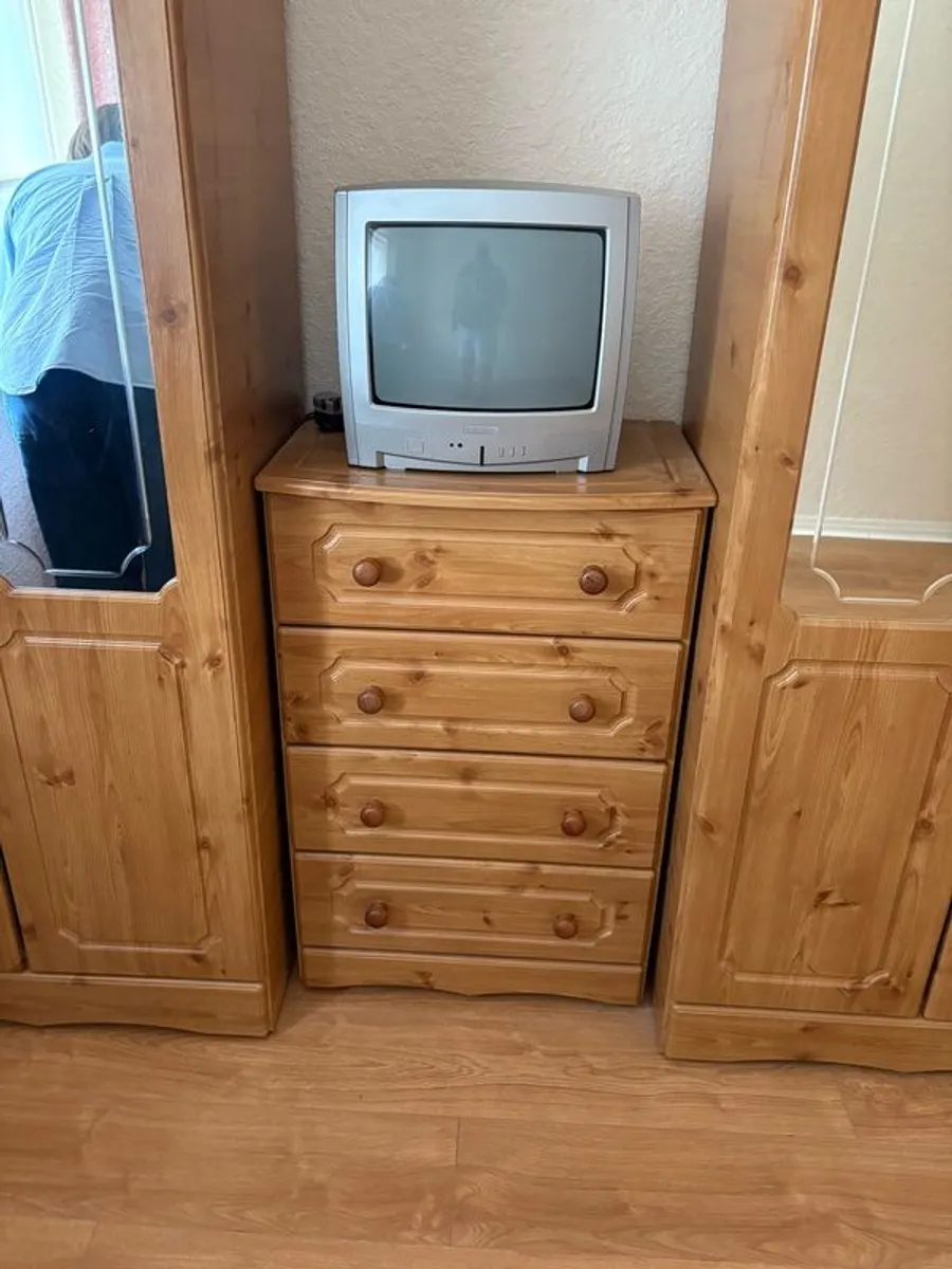 wardrobe - Image 2