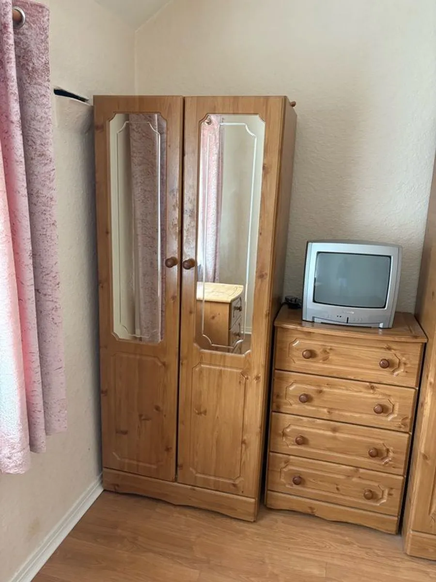 wardrobe - Image 4