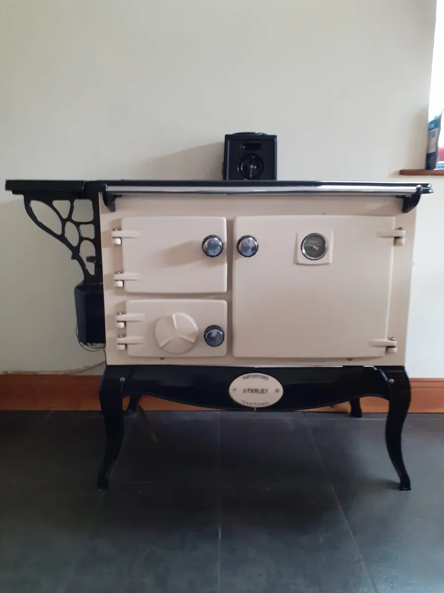 Stanley Waterford traditional range non-boiler - Image 1