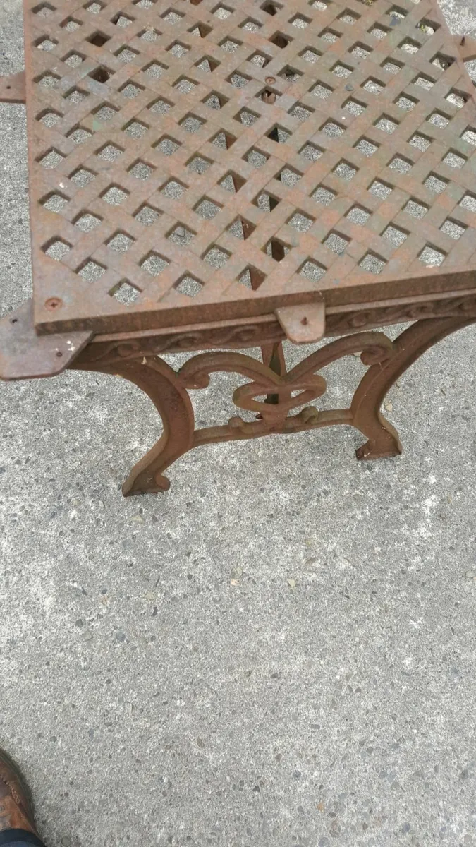 Vintage table - Image 1