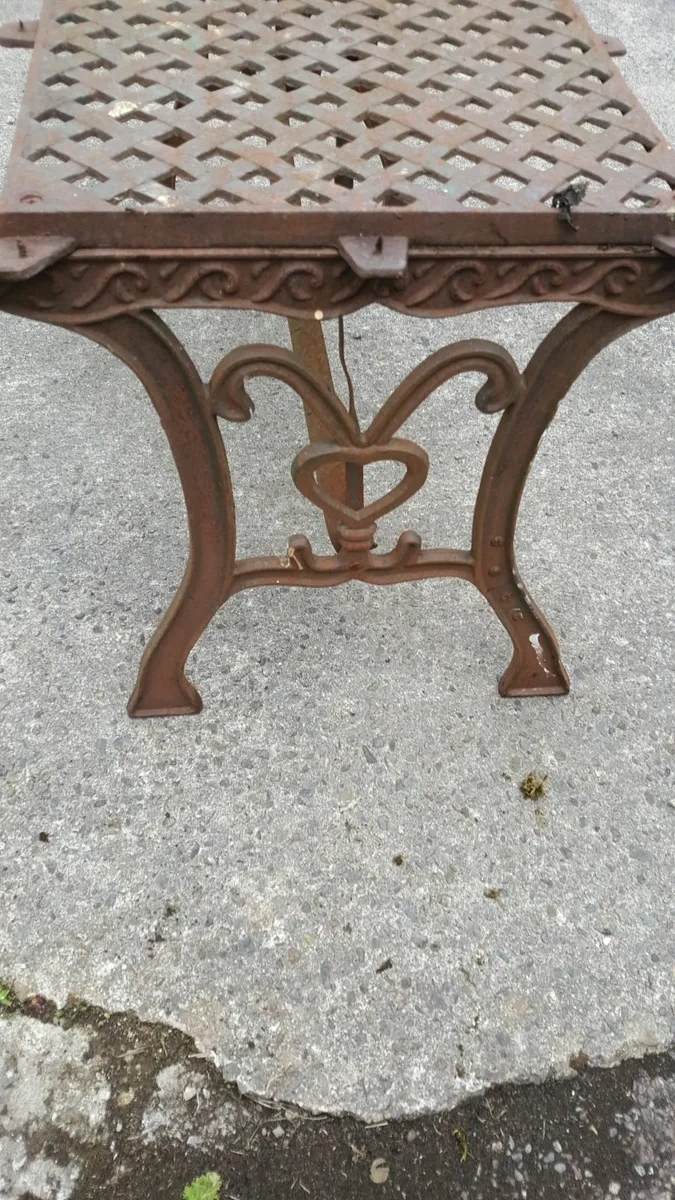 Vintage table - Image 2
