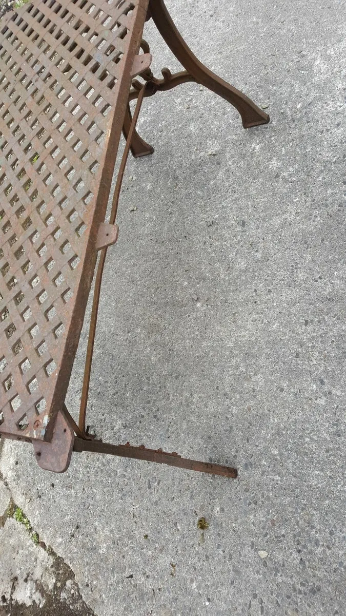 Vintage table - Image 3