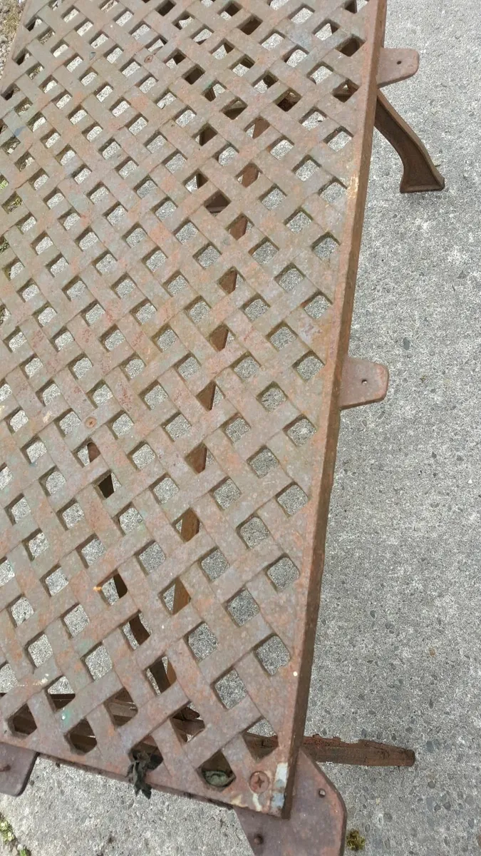 Vintage table - Image 4