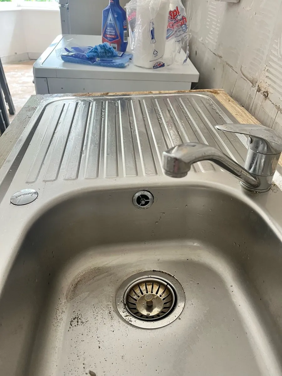 FREE left draining sink and mixer tap - Image 2