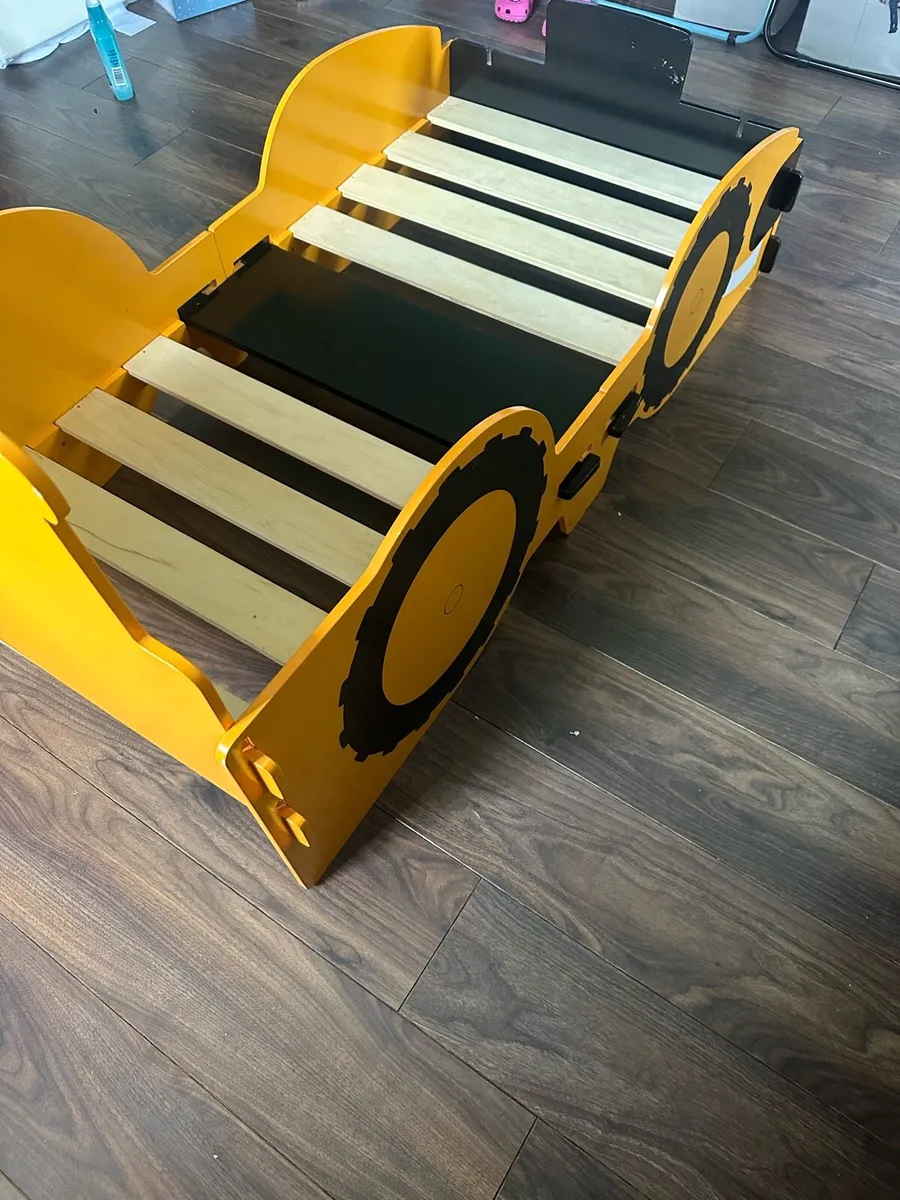 Bed children’s jcb - Image 3