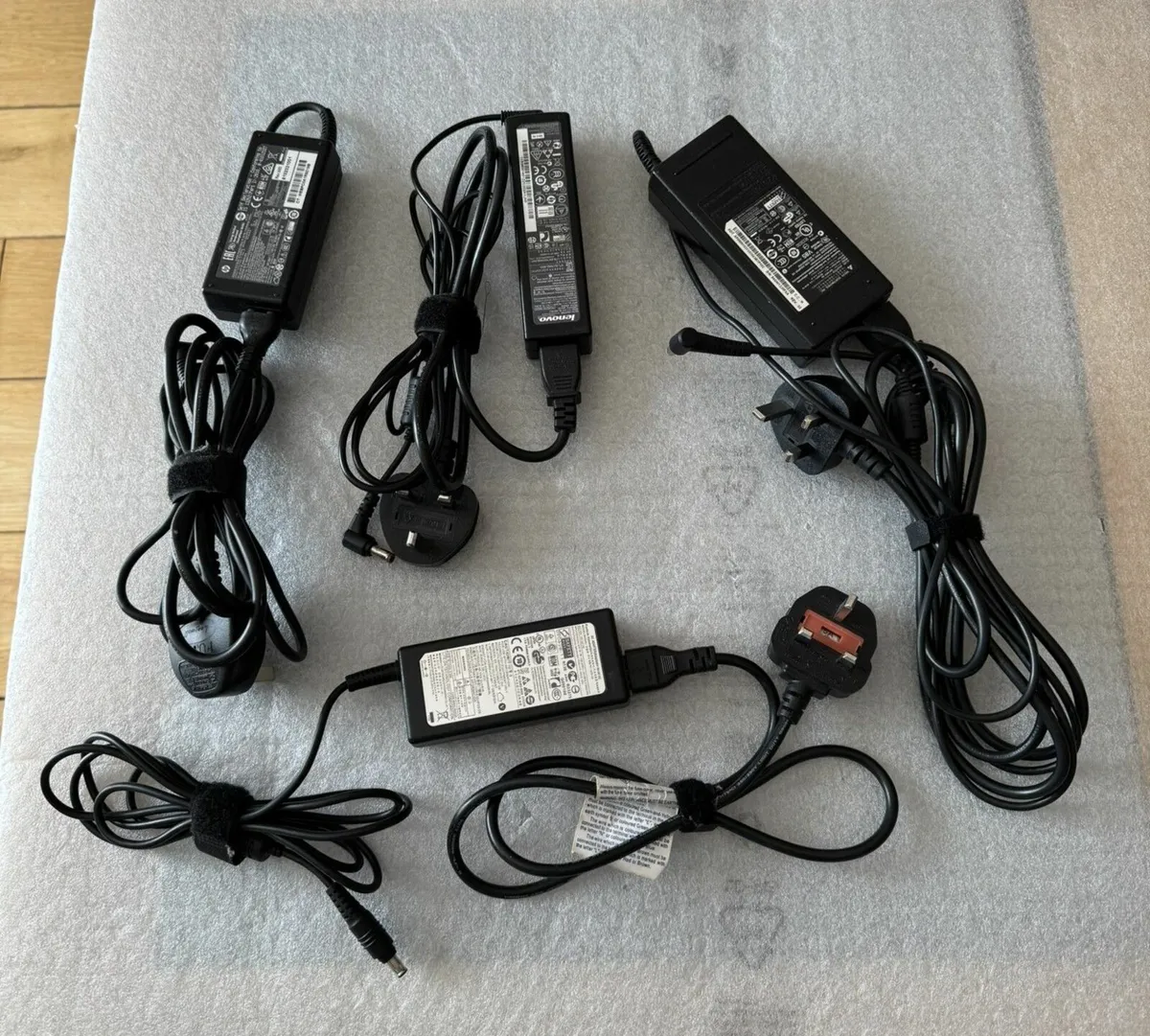 4 x laptop chargers - adapters - Image 2