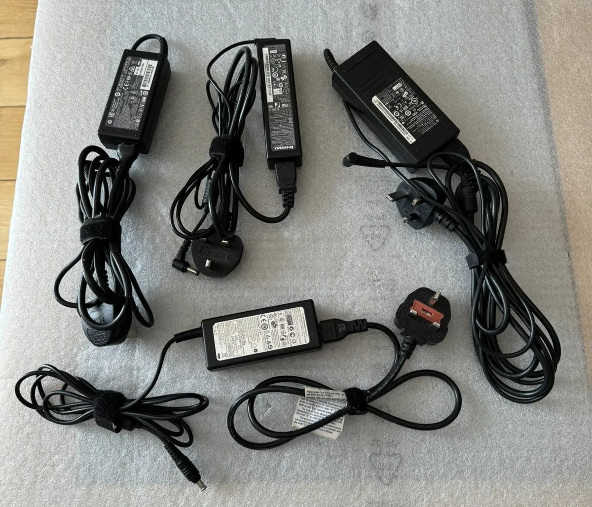 4 x laptop chargers - adapters - Image 3