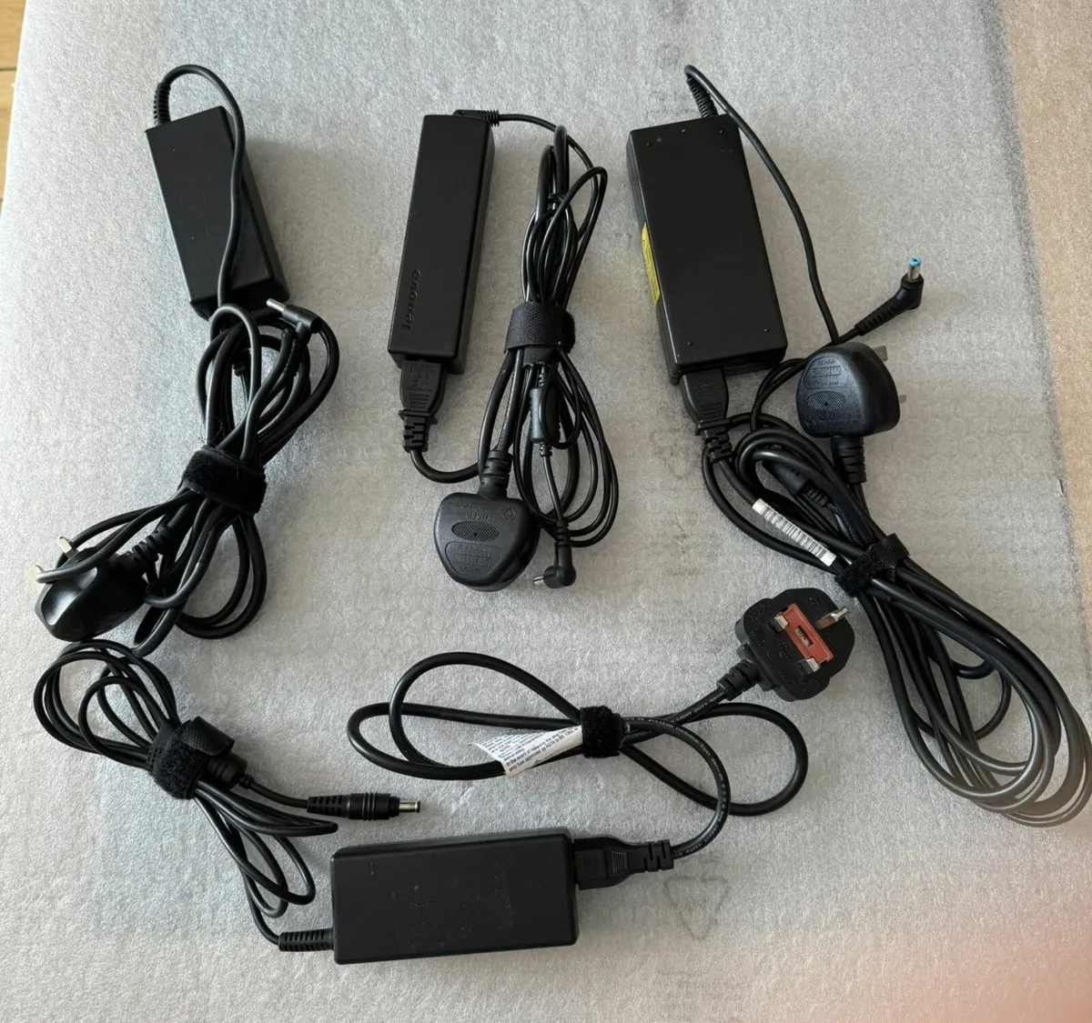 4 x laptop chargers - adapters - Image 1