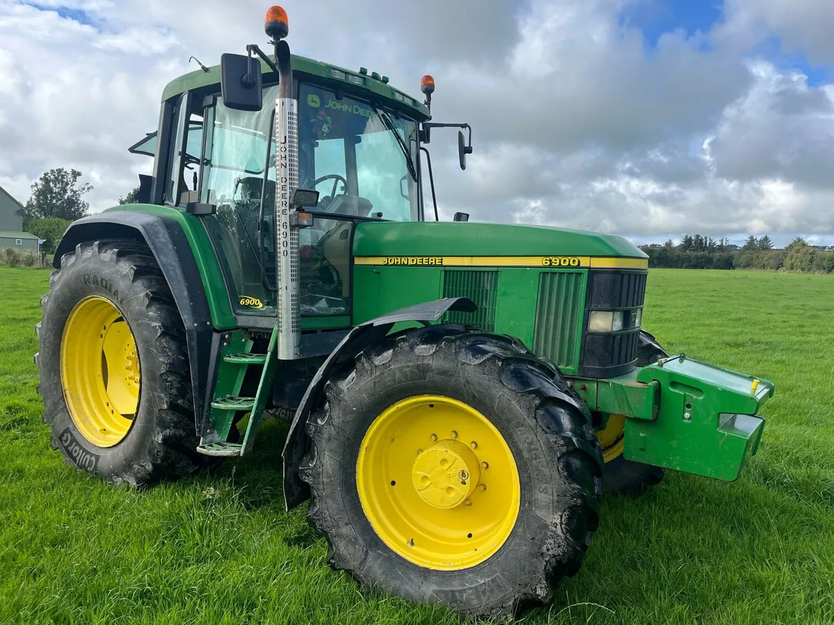 John Deere 6900 - Image 1