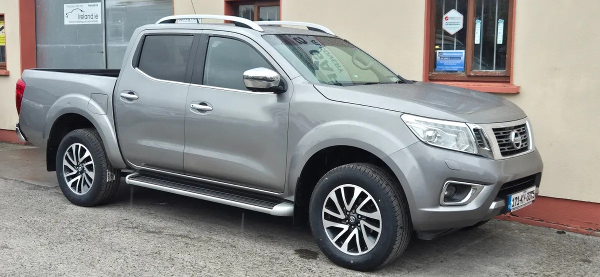 Nissan Navara 2017 Automatic - Image 2