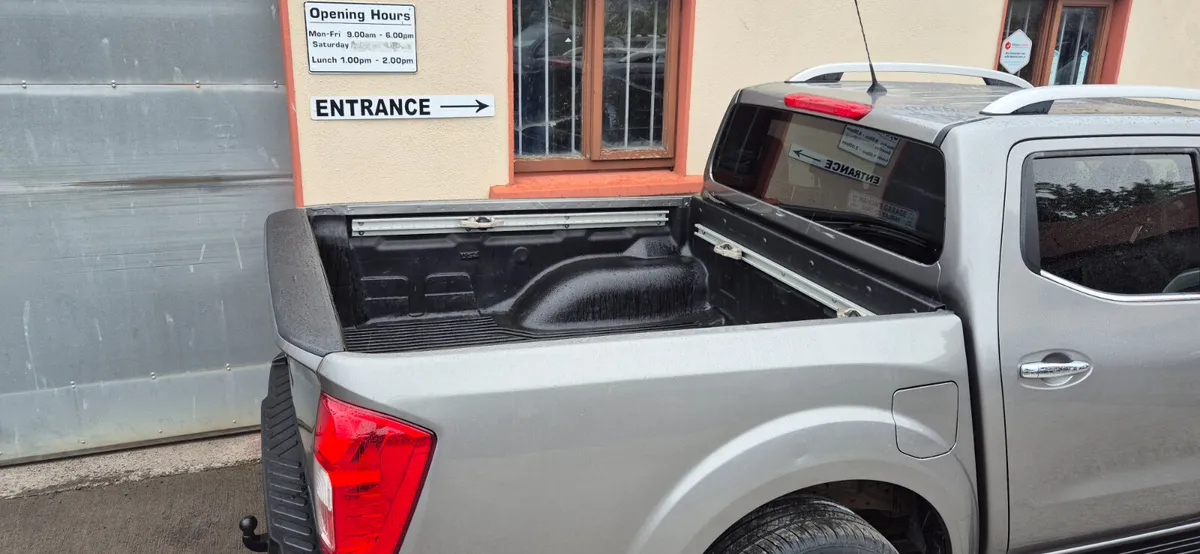 Nissan Navara 2017 Automatic - Image 4