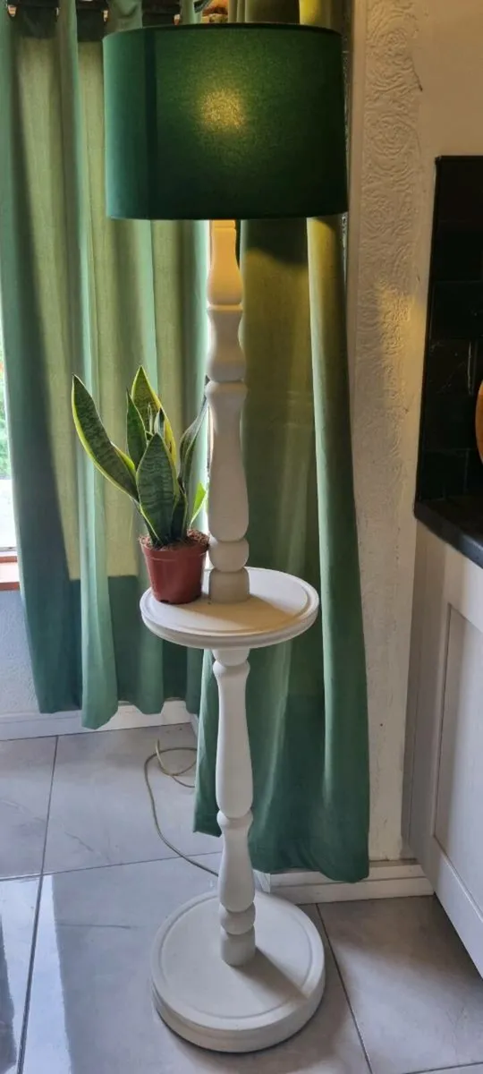 VINTAGE STANDARD SHELF LAMP - Image 1