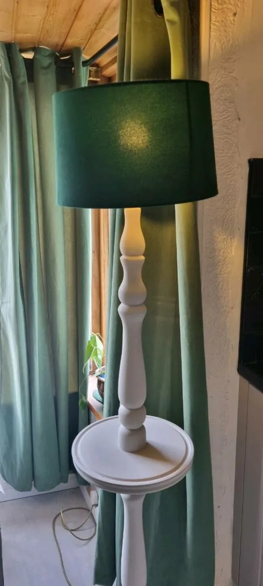 VINTAGE STANDARD SHELF LAMP - Image 1