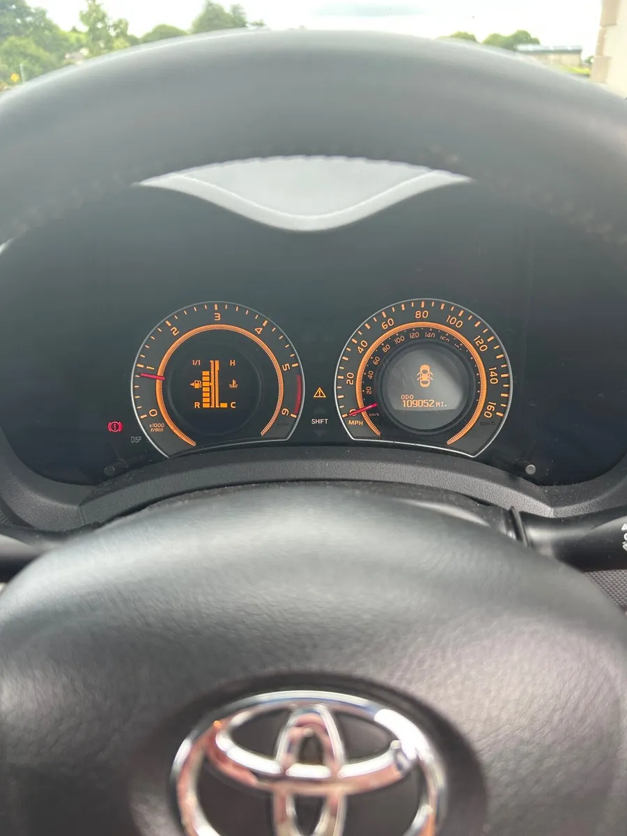 Toyota Auris 2010 - Image 2