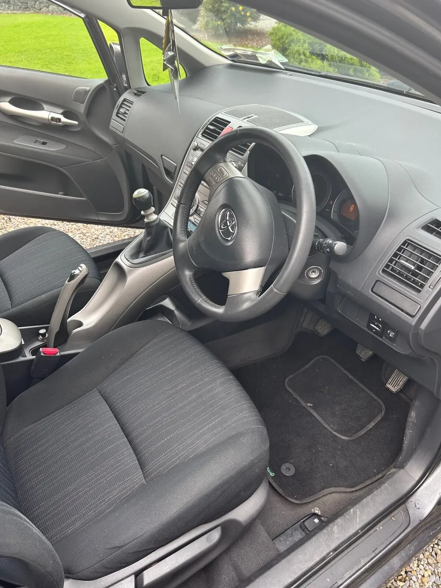 Toyota Auris 2010 - Image 4