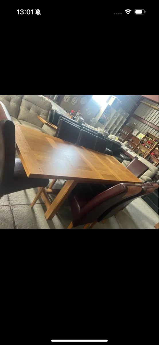 Oak extendable table and 8 chairs - Image 2