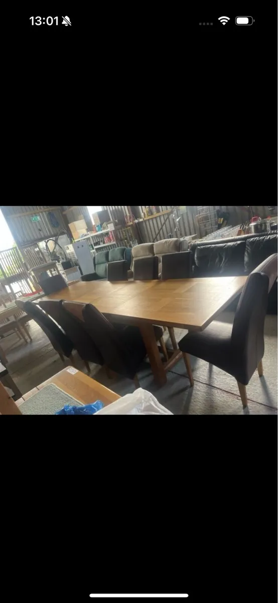 Oak extendable table and 8 chairs - Image 3