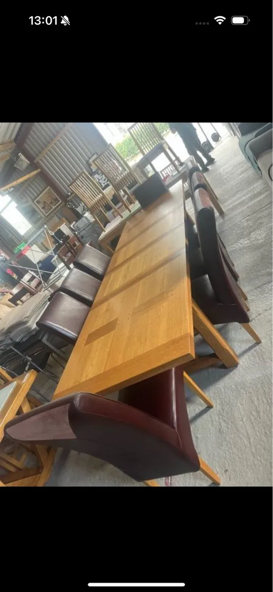 Oak extendable table and 8 chairs - Image 4