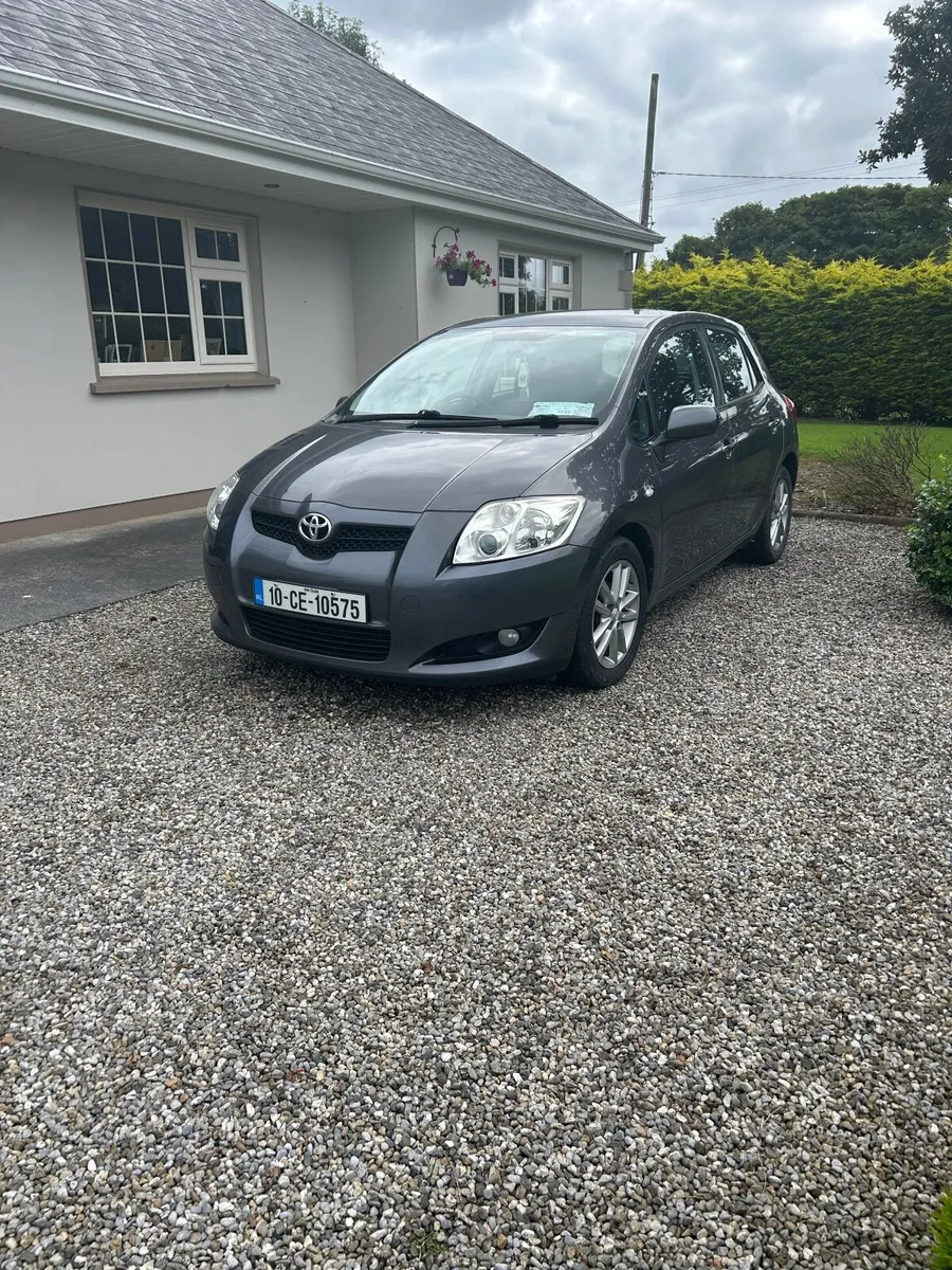 Toyota Auris 2010 - Image 1