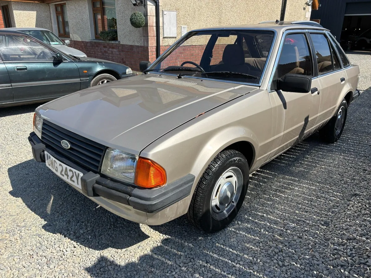 Ford Escort Ghia 1.3 low miles Read add - Image 1
